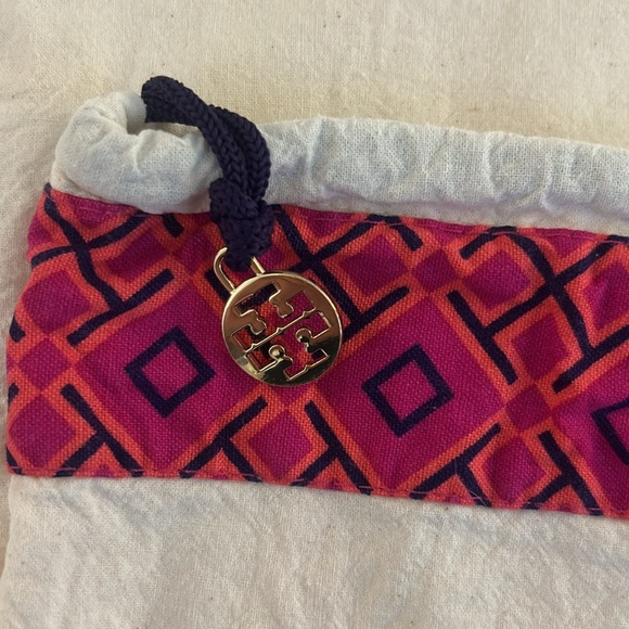 Tory Burch Beige Canvas Duster Bag with Pink Design With Logo Charm - Picture 2 of 4